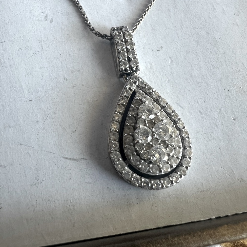 An elegant cluster of round-shape diamond pavé teardrop pendant necklace